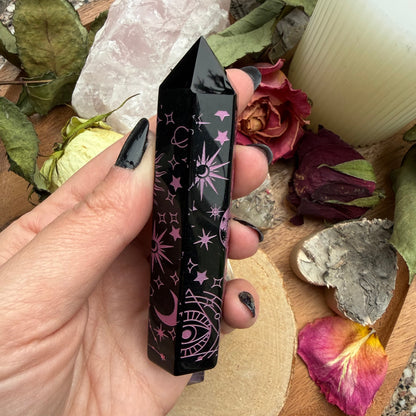 SCHWARZER OBSIDIAN Spitze Gravur