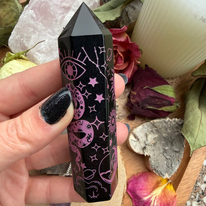 SCHWARZER OBSIDIAN Spitze Gravur