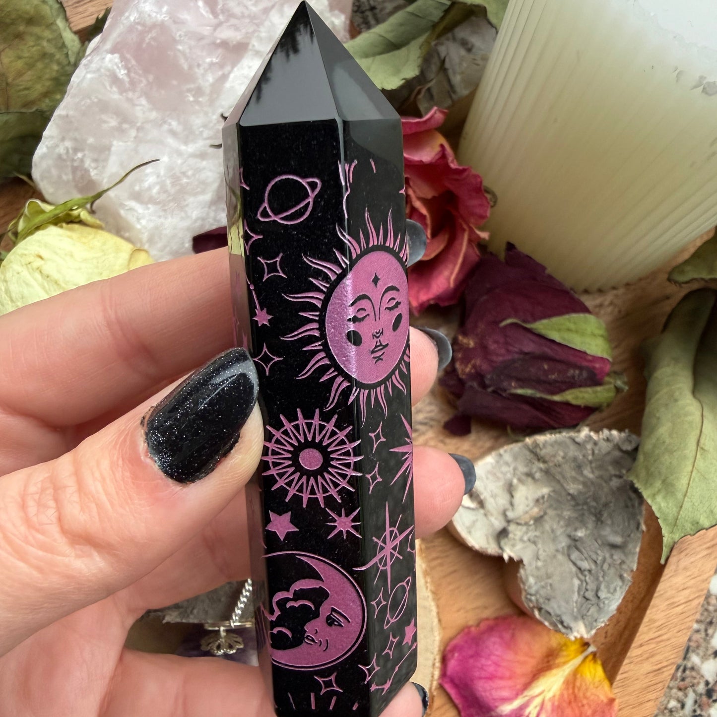 SCHWARZER OBSIDIAN Spitze Gravur